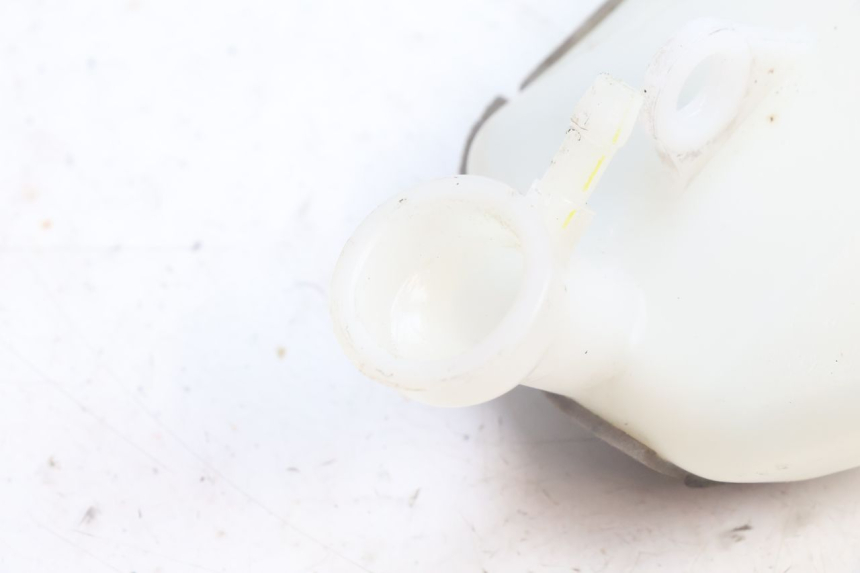 photo de COOLANT EXPANSION BOTTLE YAMAHA N-MAX NMAX 125 (2021 - 2024) - Zoom on usage condition