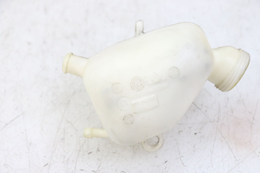 photo de COOLANT EXPANSION BOTTLE PEUGEOT SATELIS 125 (2013 - 2018) - Zoom on usage condition