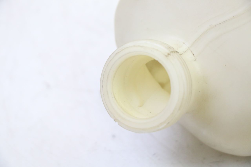 photo de COOLANT EXPANSION BOTTLE PEUGEOT SATELIS 125 (2006 - 2009) - Zoom on usage condition