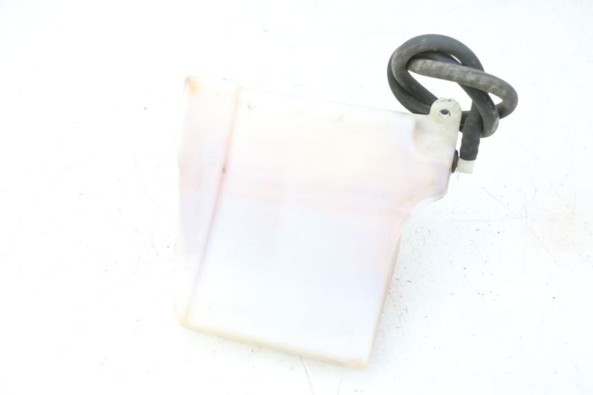 photo de COOLANT EXPANSION BOTTLE TRIUMPH SPRINT 900 (1995 - 1998) - Technical close-up