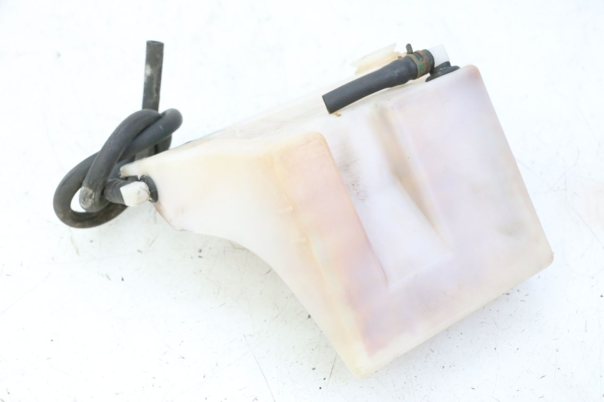 photo de COOLANT EXPANSION BOTTLE TRIUMPH SPRINT 900 (1995 - 1998) - Fixing points details