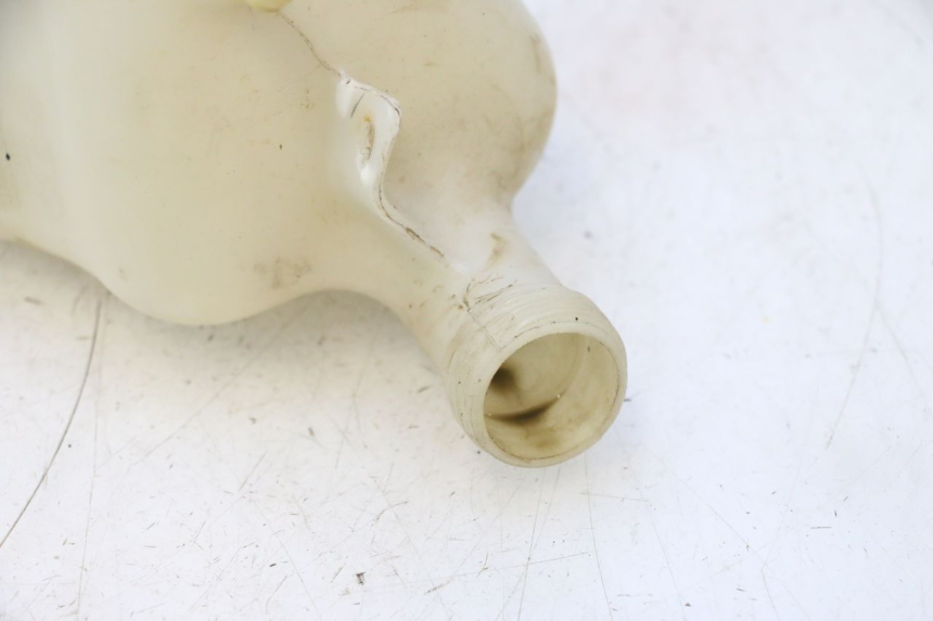 photo de COOLANT EXPANSION BOTTLE BOOM TRIKE FUN 500 (2004 - 2010) - Fixing points details