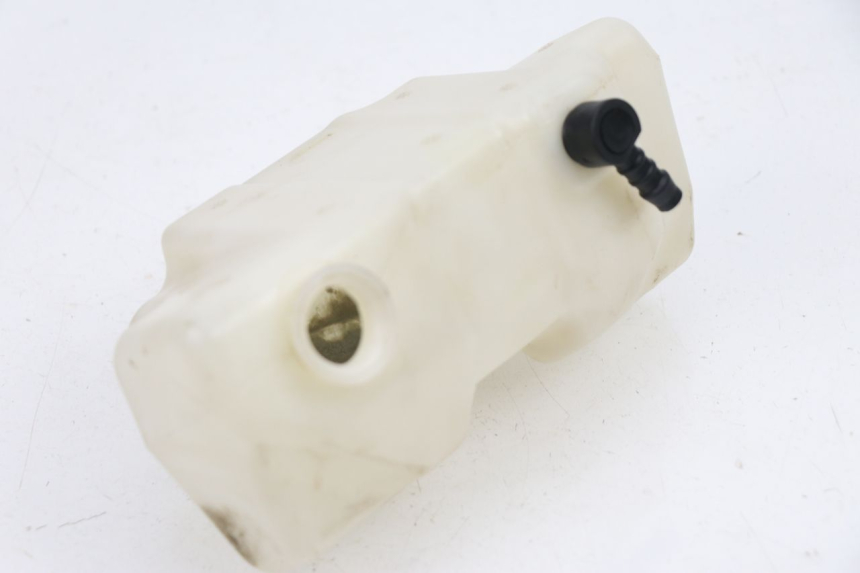 photo de COOLANT EXPANSION BOTTLE TRIUMPH STREET TRIPLE 675 (2007 - 2012) - Component detail