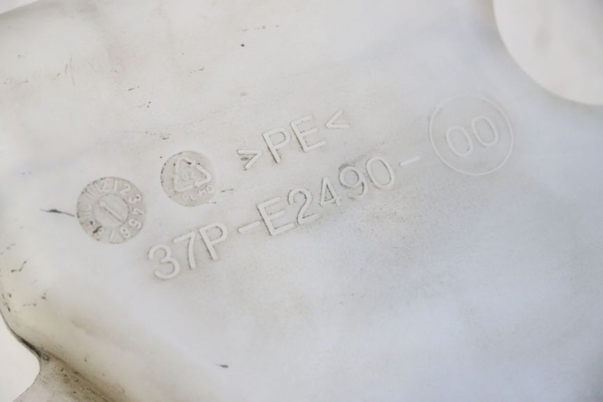 photo de COOLANT EXPANSION BOTTLE YAMAHA X-MAX XMAX 125 (2010 - 2013) - Fixing points details