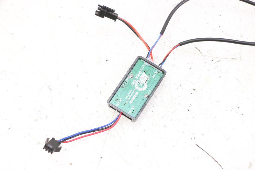 photo de PILOT LIGHT DUALTRON AMINIA 1 - Surface and material condition