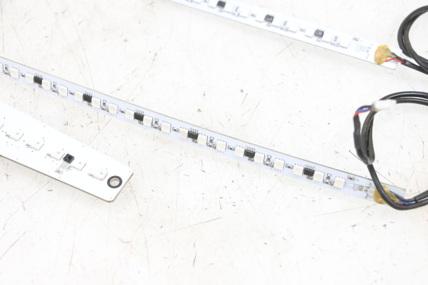 photo de PILOT LIGHT DUALTRON VICTOR LIMITED 1 - Fixing points details