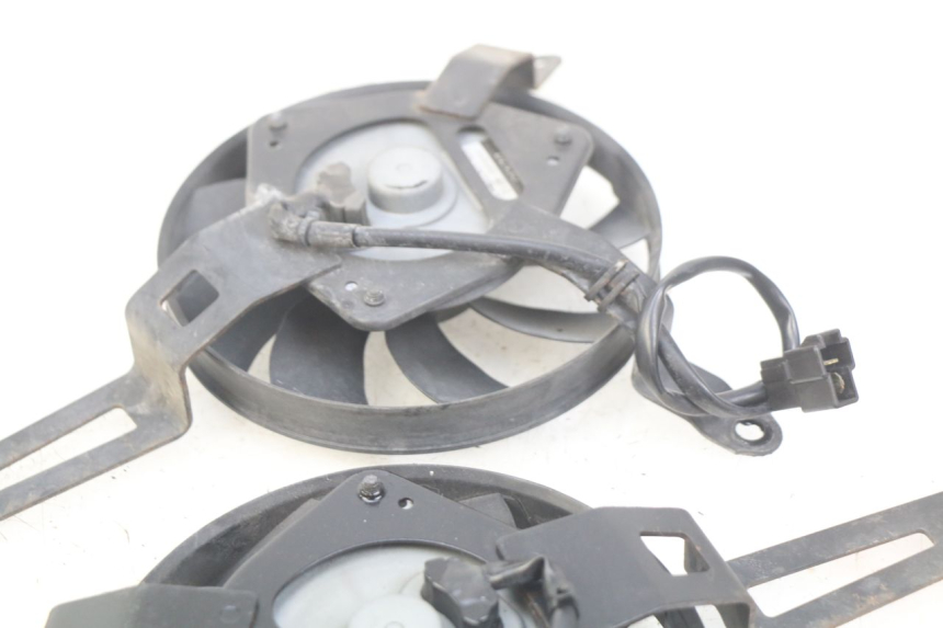 photo de FAN YAMAHA FJR ABS 1300 (2006 - 2012) - Alternative perspective