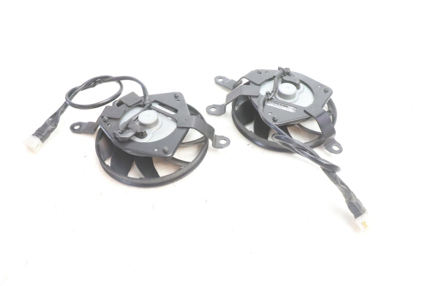 photo de FAN YAMAHA FZ8 800 (2010 - 2016) - Alternative perspective