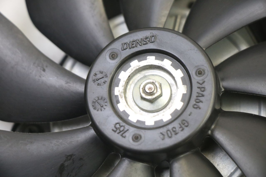 photo de FAN SUZUKI GSR 750 (2011 - 2017) - Alternative perspective