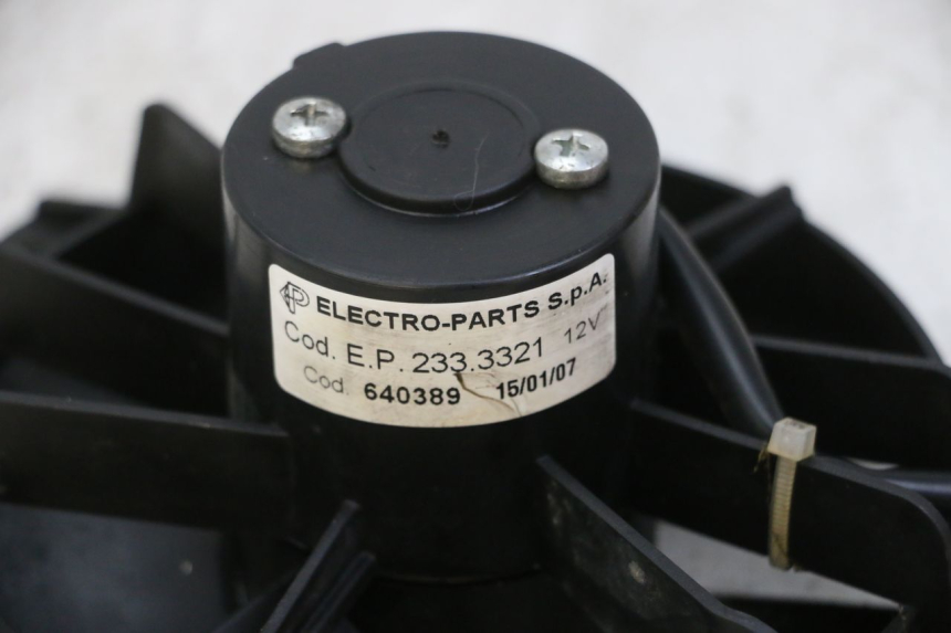 photo de FAN PIAGGIO MP3 125 (2006 - 2014) - Alternative perspective