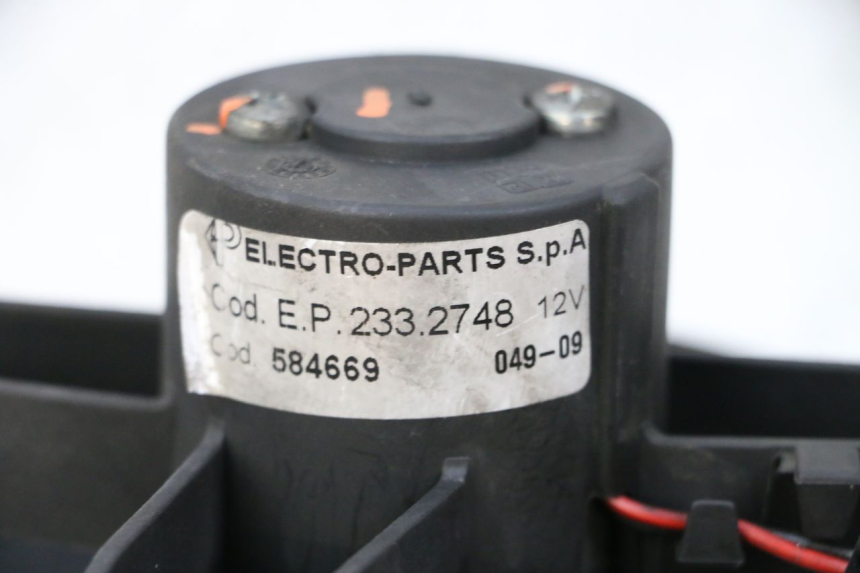 photo de FAN PIAGGIO VESPA GTS SUPER IE 125 (2009 - 2016) - Alternative perspective