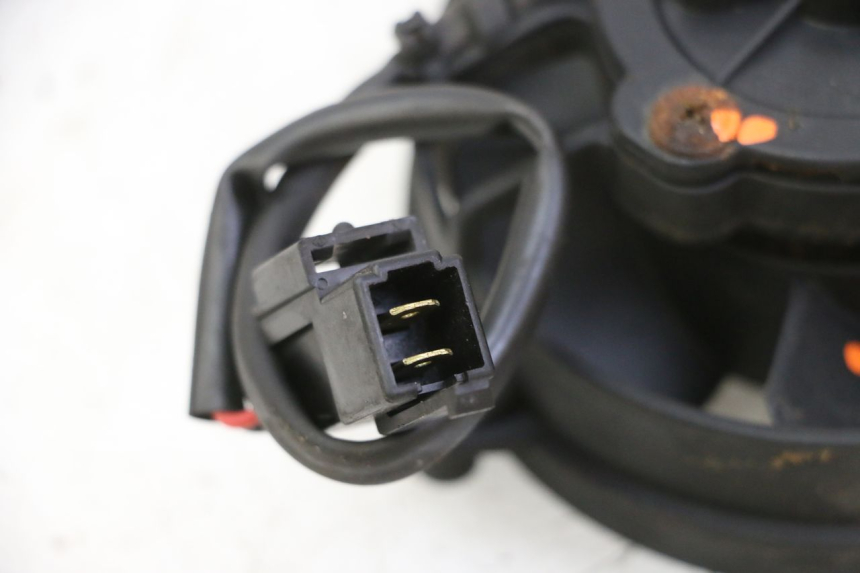 photo de FAN YAMAHA X-MAX XMAX 250 (2006 - 2009) - Alternative perspective