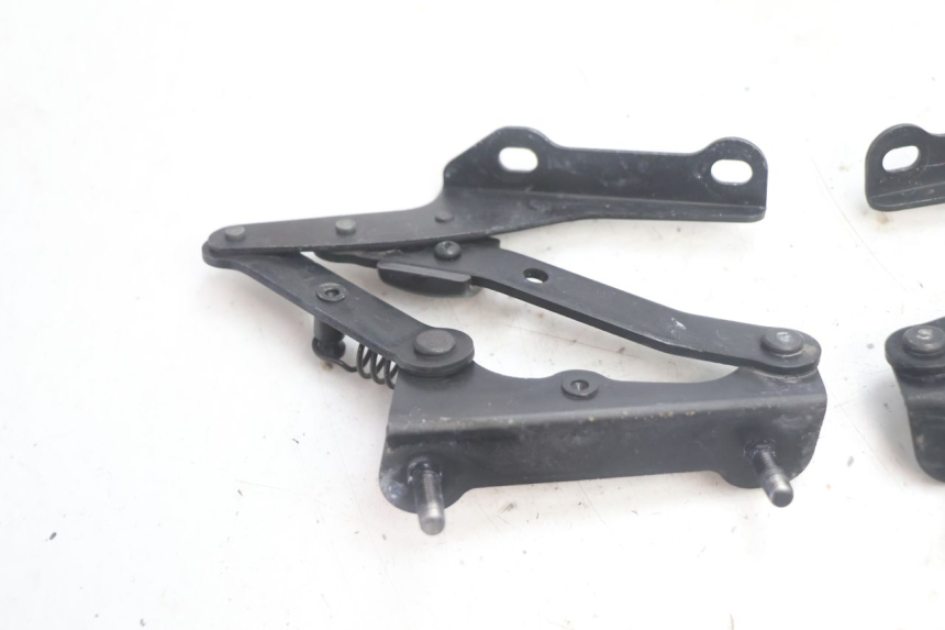 photo de UNDERSEAT ROD SHOCK PIAGGIO MP3 125 (2006 - 2014) - Fixing points details