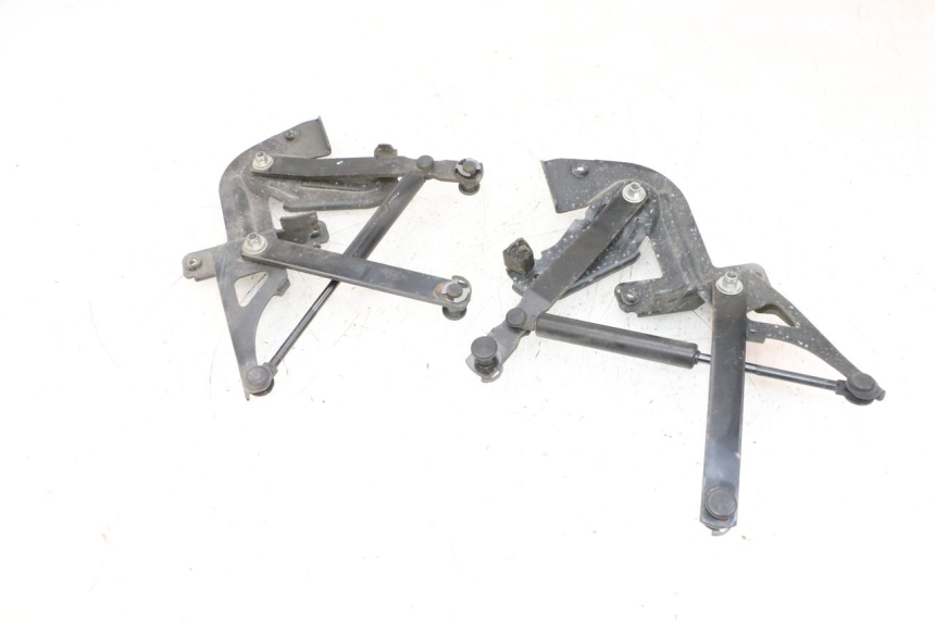 photo de UNDERSEAT ROD SHOCK PEUGEOT SATELIS 125 (2013 - 2018) - Alternative perspective