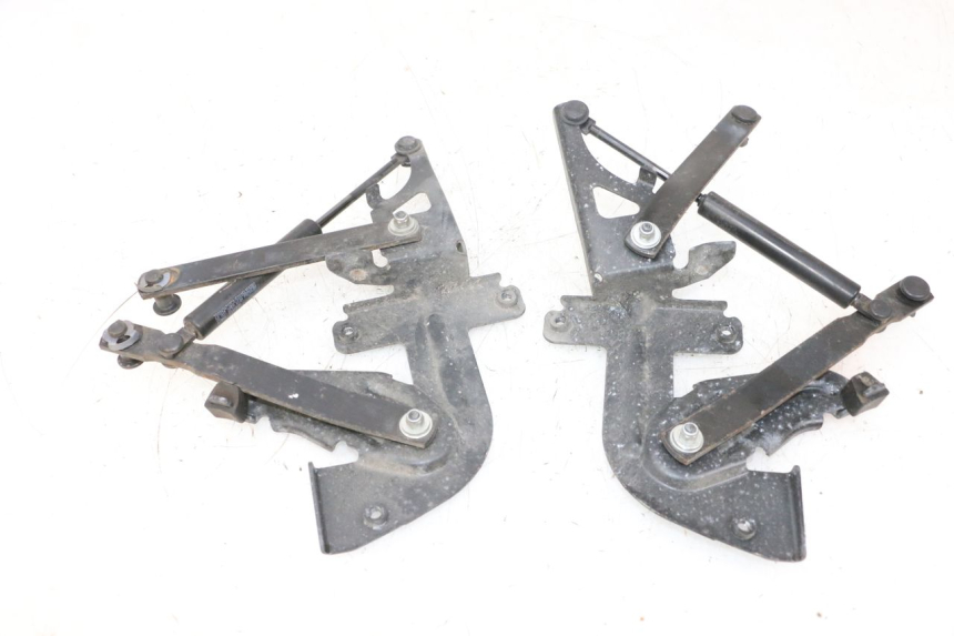 photo de UNDERSEAT ROD SHOCK PEUGEOT SATELIS 125 (2013 - 2018) - Technical close-up