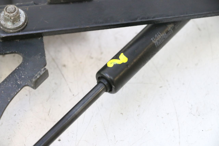 photo de UNDERSEAT ROD SHOCK PEUGEOT SATELIS 125 (2013 - 2018) - Markings and original references