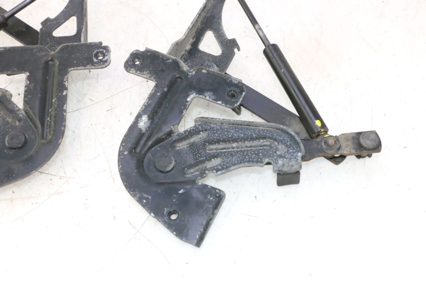 photo de UNDERSEAT ROD SHOCK PEUGEOT SATELIS 125 (2006 - 2009) - Alternative perspective