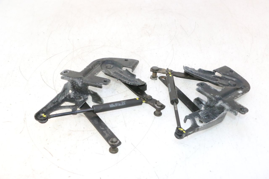 photo de UNDERSEAT ROD SHOCK PEUGEOT SATELIS 125 (2006 - 2009) - Technical close-up