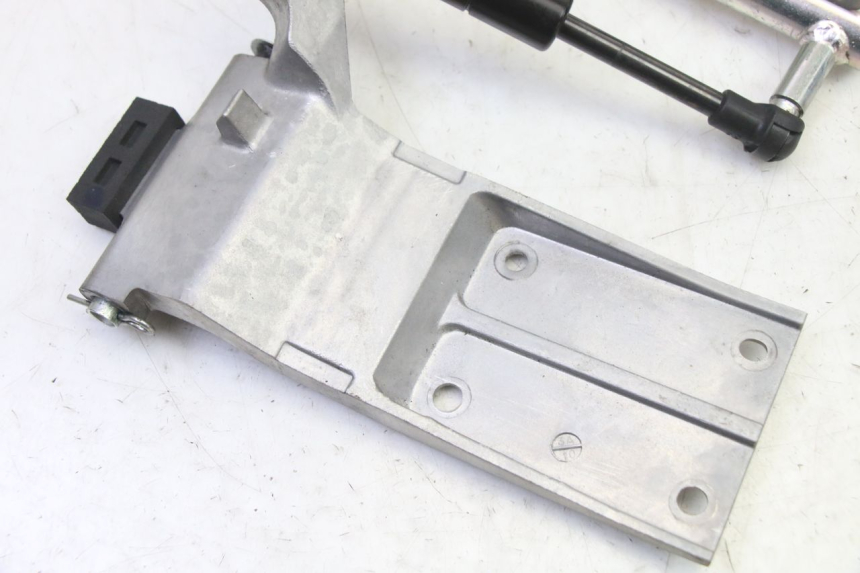 photo de UNDERSEAT ROD SHOCK YAMAHA XMAX X-MAX 125 (2021 - 2025) - Component detail