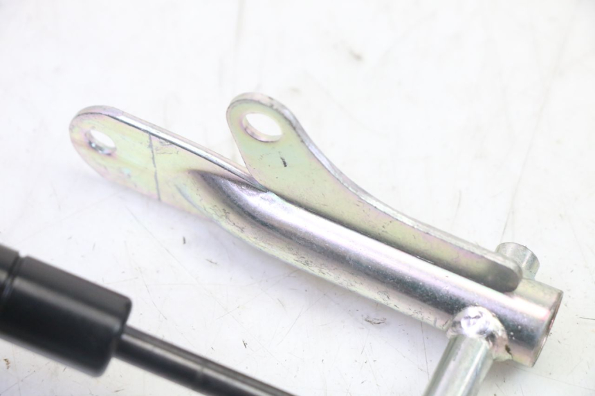 photo de UNDERSEAT ROD SHOCK YAMAHA XMAX X-MAX 125 (2021 - 2025) - Alternative perspective