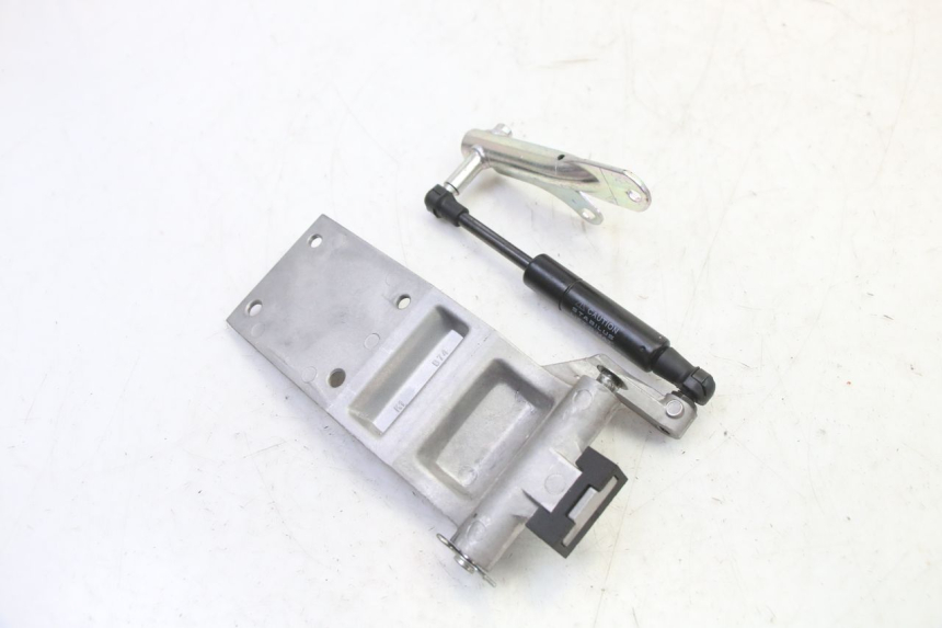 photo de UNDERSEAT ROD SHOCK YAMAHA XMAX X-MAX 125 (2021 - 2025) - Product overview