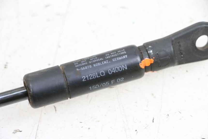 photo de SEAT ROD SHOCK  YAMAHA XMAX X-MAX 125 (2006 - 2009) - Zoom on usage condition