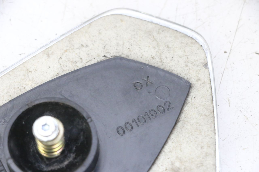 photo de RIGHT GLASS MIRROR PIAGGIO X9 EVOLUTION 125 (2003 - 2007) - Zoom on usage condition