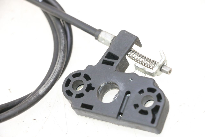 photo de UNDERSEAT STORAGE LOCK CAN-AM SPYDER RS 1000 (2008 - 2012) - Zoom on usage condition