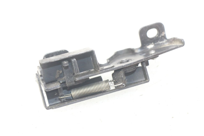 photo de DOOR LOCKING HONDA FES PANTHEON 2T 125 (1998 - 2002) - Zoom on usage condition