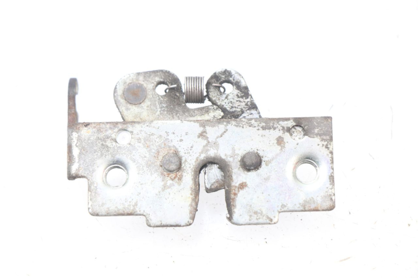 photo de LOCKING MECHANISM COVER HONDA FES PANTHEON 125 (2003 - 2007) - Zoom on usage condition