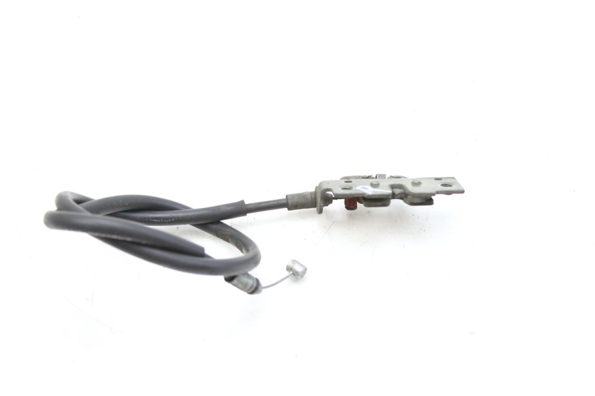 photo de LOCKING MECHANISM COVER HONDA FES PANTHEON 125 (2003 - 2007) - Technical close-up