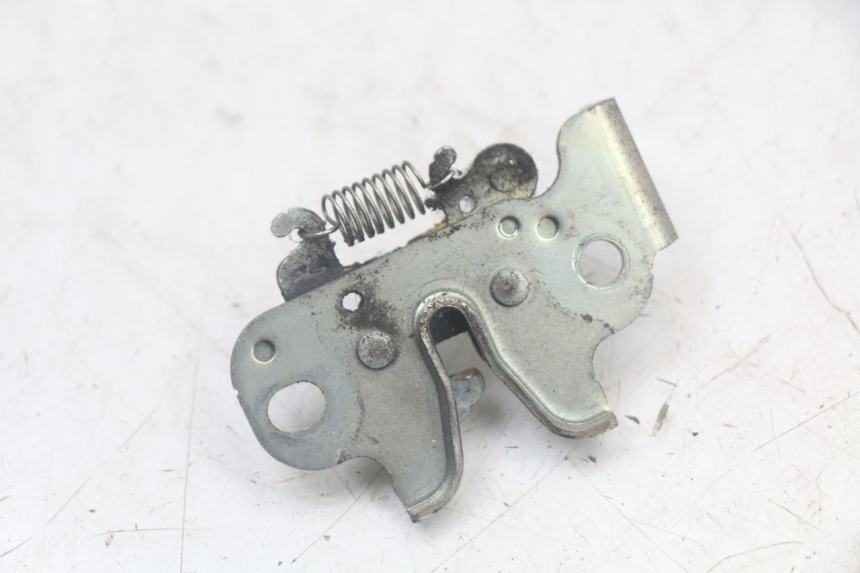 photo de LOCKING MECHANISM COVER YAMAHA XMAX X-MAX ABS 125 (2017 - 2020) - Zoom on usage condition