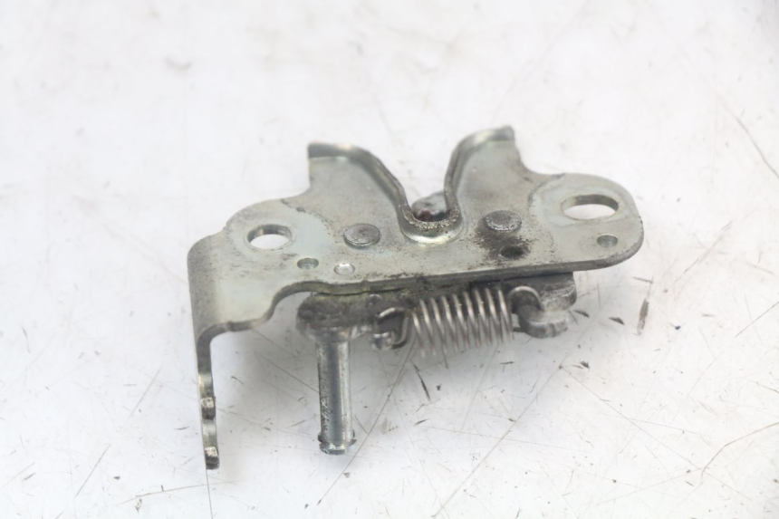 photo de LOCKING MECHANISM COVER YAMAHA XMAX X-MAX ABS 125 (2017 - 2020) - Alternative perspective