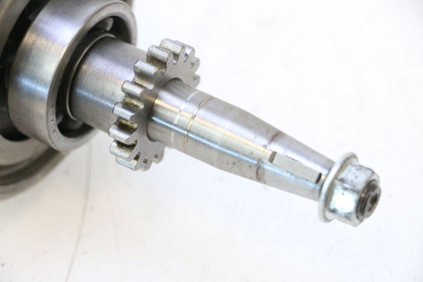 photo de CRANKSHAFT PEUGEOT KISBEE 4T 50 (2018 - 2022) - High-resolution close-up