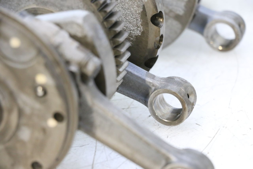 photo de CRANKSHAFT YAMAHA YZF R GENESIS 750 (1993 - 1998) - Alternative perspective