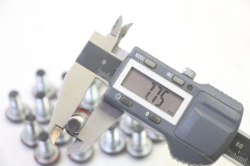 photo de BRAKE DISC BOLT QUADRO 4 4D 350 (2015 - 2018) - Zoom on usage condition