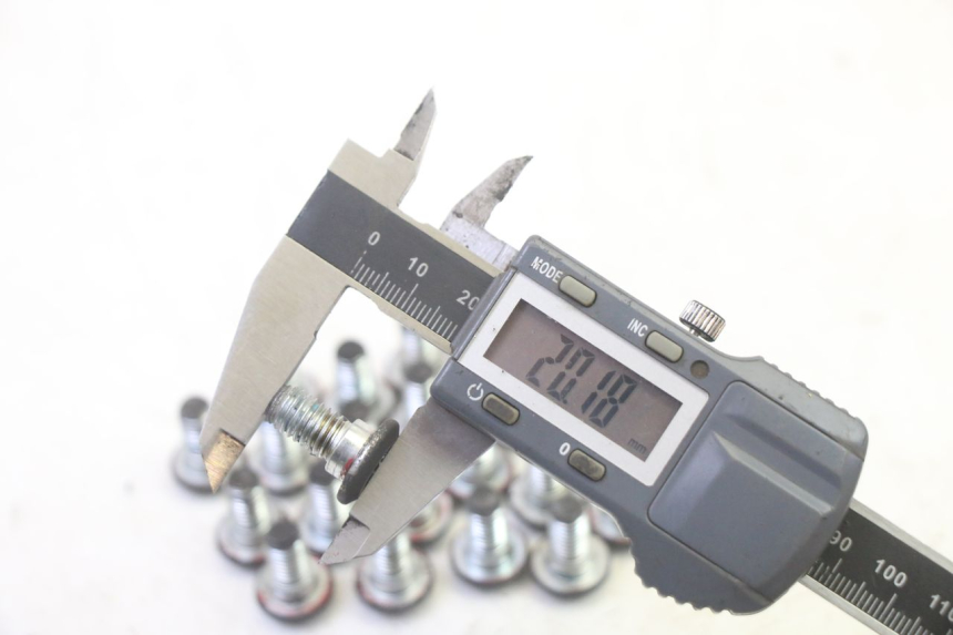 photo de BRAKE DISC BOLT QUADRO 4 4D 350 (2015 - 2018) - Alternative perspective