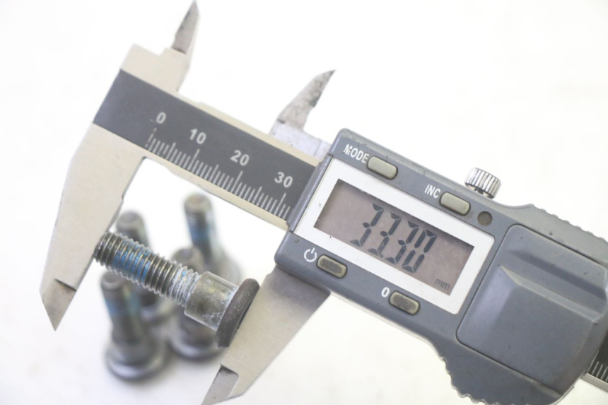 photo de BRAKE DISC BOLT ADIVA AD3 300 (2014 - 2020) - Alternative perspective