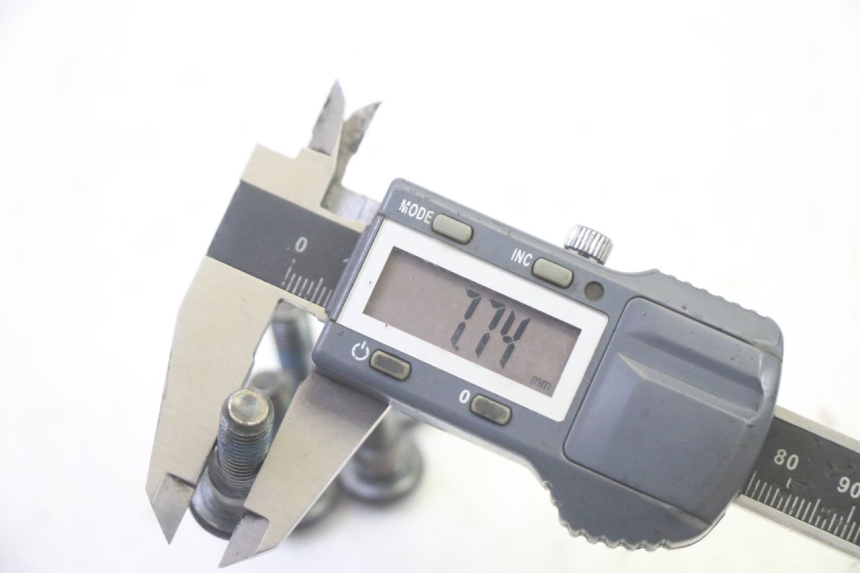 photo de BRAKE DISC BOLT ADIVA AD3 300 (2014 - 2020) - Technical close-up