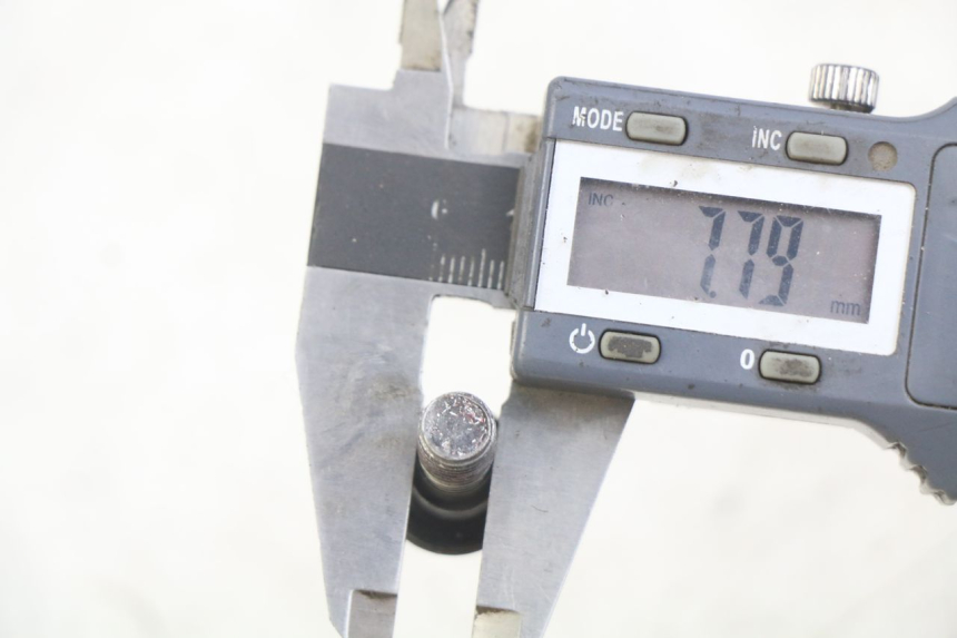 photo de BRAKE DISC BOLT KYMCO AGILITY 16+ 4T 50 (2018 - 2023) - Alternative perspective