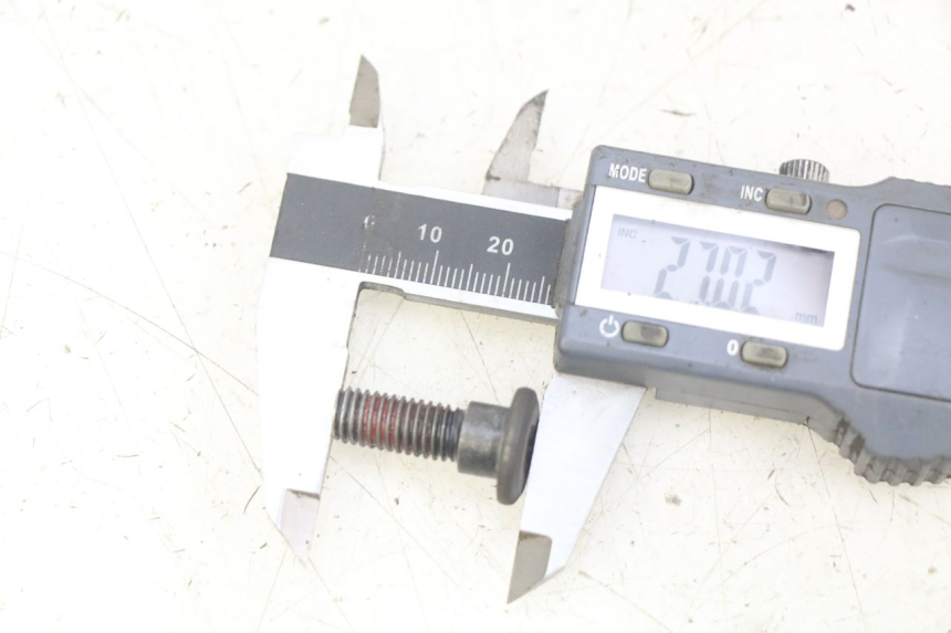 photo de BRAKE DISC BOLT KYMCO AGILITY 4T 50 (2018 - 2022) - Zoom on usage condition