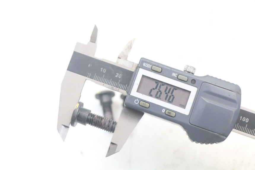 photo de BRAKE DISC BOLT KYMCO AGILITY 4T 50 (2018 - 2022) - Technical close-up