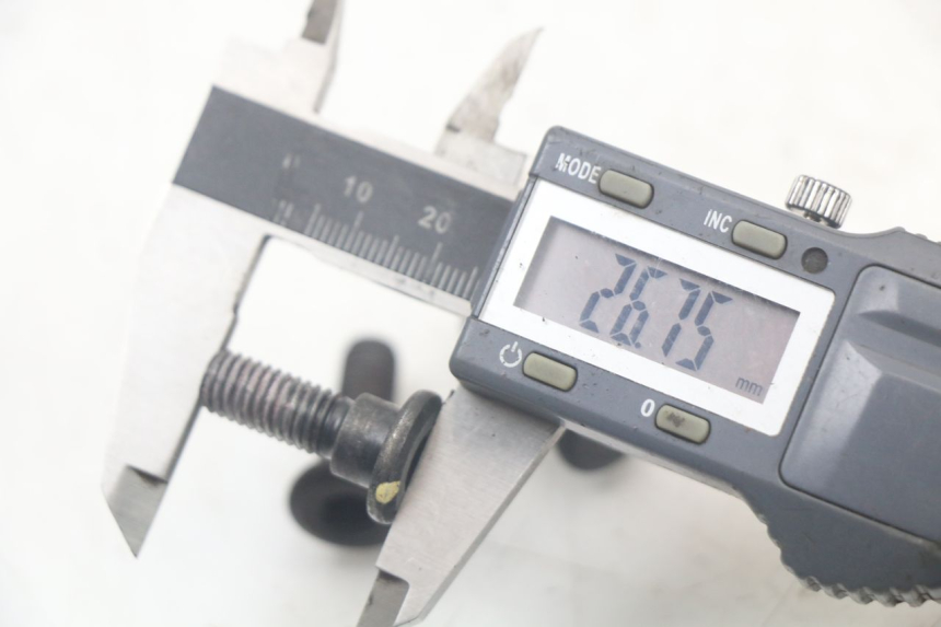 photo de BRAKE DISC BOLT KYMCO AGILITY 4T 50 (2018 - 2022) - Alternative perspective