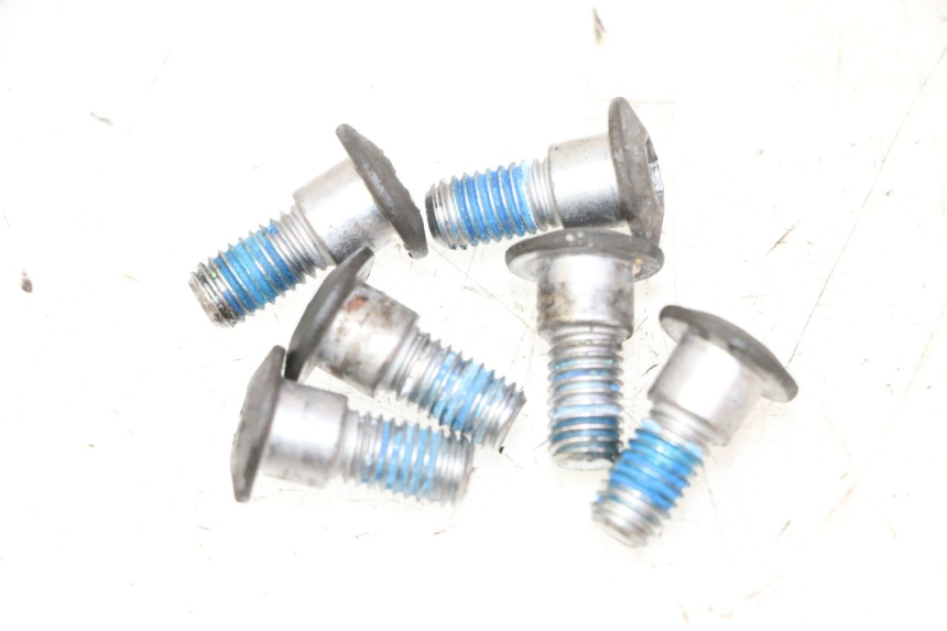 photo de BRAKE DISC BOLT SUZUKI BURGMAN 125 (2007 - 2014) - Technical close-up