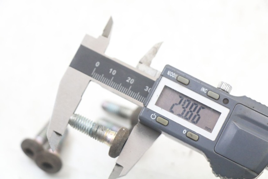 photo de BRAKE DISC BOLT YAMAHA BW'S BWS 125 (2010 - 2013) - Alternative perspective