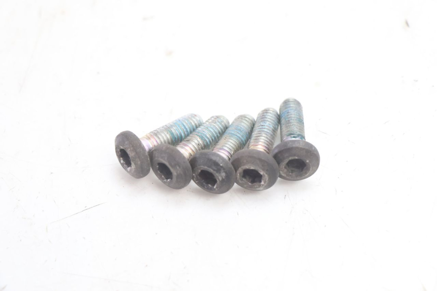 photo de BRAKE DISC BOLT YAMAHA BW'S BWS 125 (2010 - 2013) - Zoom on usage condition