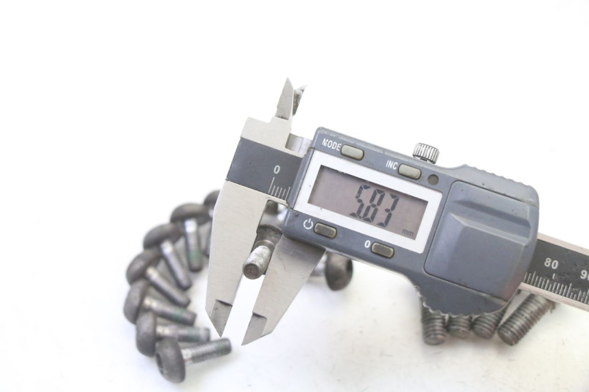 photo de BRAKE DISC BOLT HONDA CBR RR FIREBLADE 900 (1992 - 1994) - Zoom on usage condition