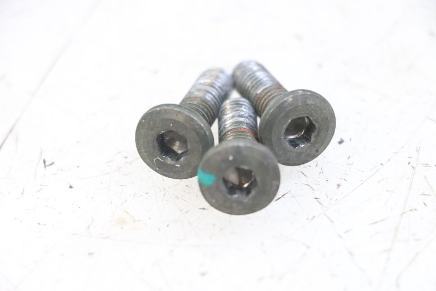 photo de BRAKE DISC BOLT SYM CROX 4T 50 (2016 - 2023) - Alternative perspective