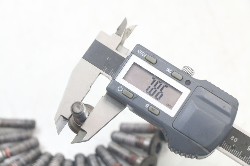 photo de BRAKE DISC BOLT KAWASAKI ER-6 ER6 N 650 (2012 - 2016) - Technical close-up