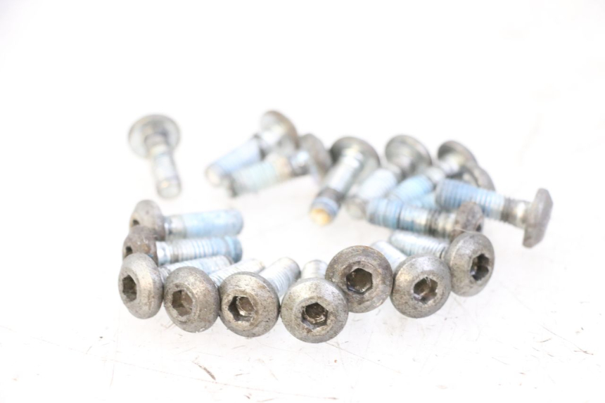 photo de BRAKE DISC BOLT YAMAHA FJ 36Y 1100 (1984 - 1985) - Alternative perspective